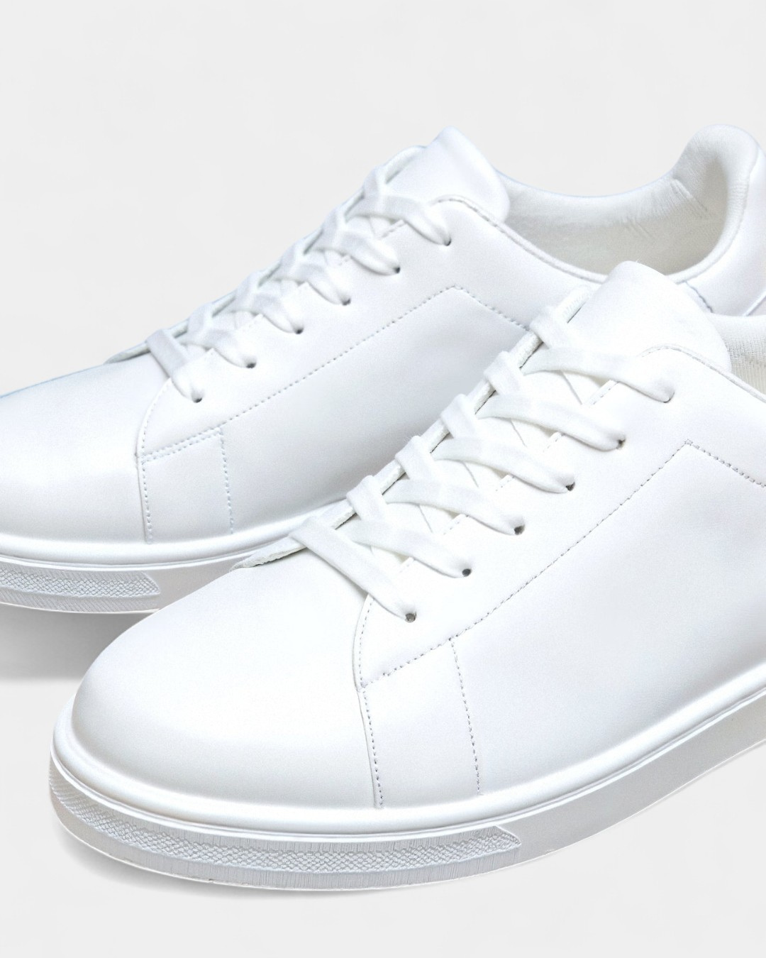 The Old Money Lace-Up Sneakers
